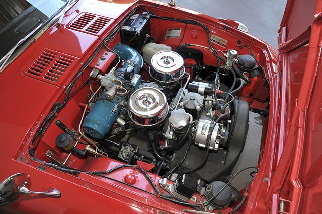 画像: パブリカ用2気筒水平対向エンジンをチューンして搭載。SUキャブの採用がスポーツカーの証。