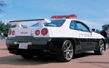 画像: 遠くからでもひと目でGT-Rとわかる強烈なリアビュー。埼玉県警高速隊と言えばGT-R!
