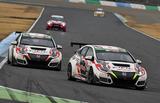 画像: しかし97号車がピット作業で痛恨のタイムロス、すかさず98号車が前へ