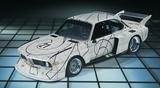 画像: インスパイアされたという、フランク・ステラの「3.0CSL」。実に個性的かつスタイリッシュ。「BMW Art Cars」としては、二代目にあたる。