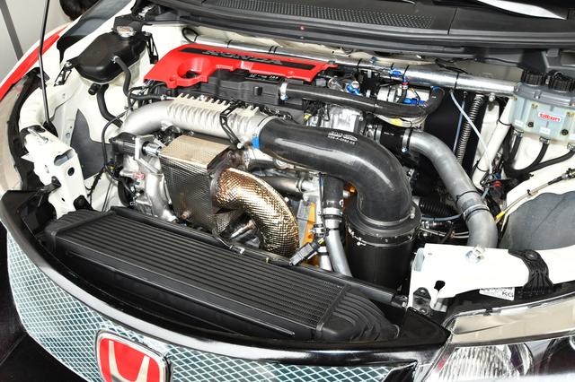 画像: Modulo CIVIC TCRの2リッターターボエンジンは、最高出力330ps 最大トルク400Nmを誇る