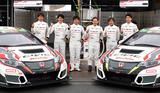 画像: ドライバー陣は、左より 97号車の伊藤真一/中野信治/海老沢紳一、98号車の黒澤琢弥/加藤寛規/石川京侍