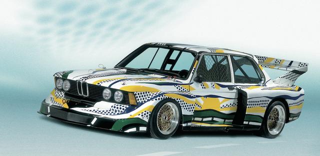 画像: こちらもなかなかスタイリッシュな、ポップアートの巨匠、ロイ・リキテンシュタインの「320i Group 5 Racing Version」。1977年の作品だ。2017年シーズン用カラーリング候補として、いかがだろう。