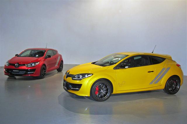 画像: メガーヌR.S. の最終バージョン、「273 ファイナルエディション(左)」と、最後の限定車「273 パックスポール」。