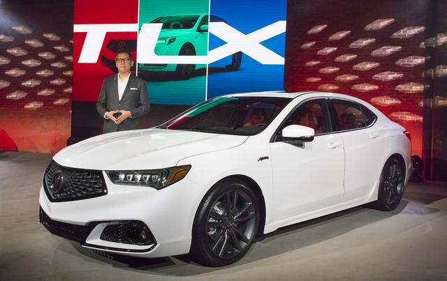 画像: 新世代のアキュラ顔にチェンジしたTLX。ジュエルアイと呼ばれるヘッドランプや個性的なペンタゴングリルが特徴だ。