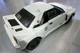 画像: このアングルから見ると初代MR2をベースにしているのがわかるが、ただならぬ雰囲気が漂う。