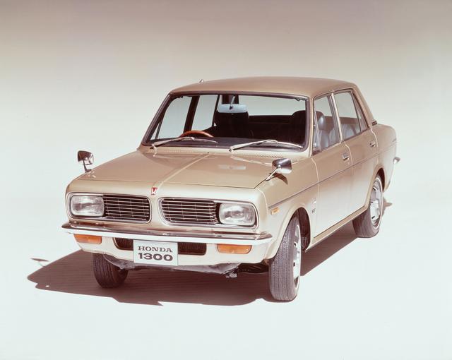 画像: ホンダ初となる小型乗用車がこのホンダ1300だ。
