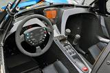 画像: ウインカー/ライト/ホーンなどのスイッチはステアリング上。シフト手前にワイパーやヒーターのスイッチ。