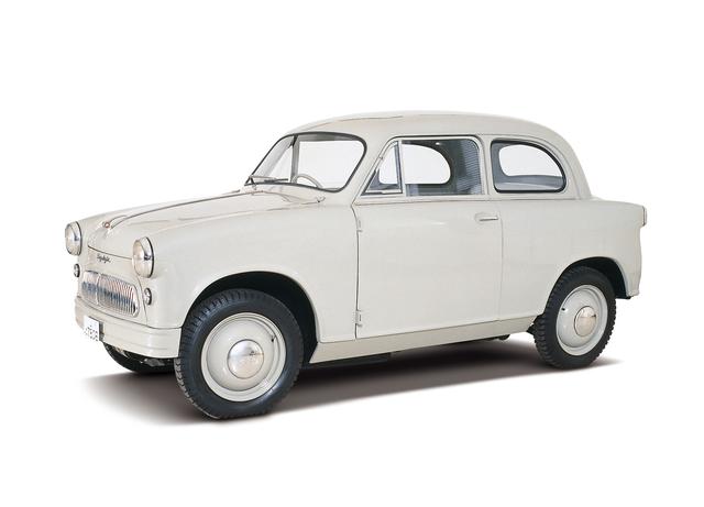 画像: 1955年に発売されたスズキ・スズライト。「その後の軽自動車のあり方を示唆、歴史に残る名車」として日本自動車殿堂歴史車にも選ばれた。