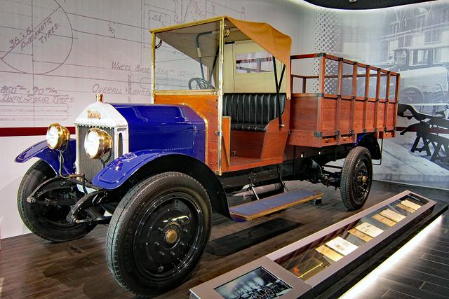 画像: 1924年(大正13年)に第一号車が製造された、ウーズレーCP型トラック。経済産業省認定「近代化産業遺産」に登録されている。