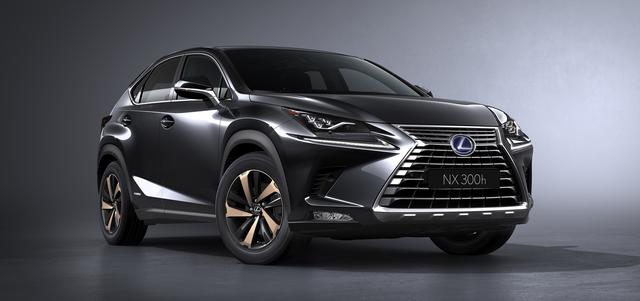 画像1: ハイブリッドの車名はこれまで通り。ウインカーの点灯パターンはシーケンシャルタイプに変更された(写真は中国仕様)。