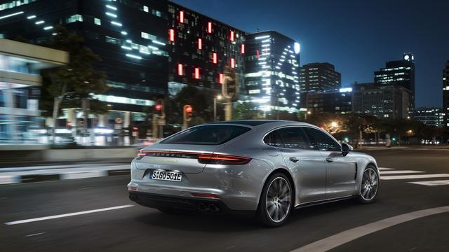 画像: ポルシェラインナップの頂点に立ったのは、911ではなくパナメーラというのは時代を象徴する出来事。