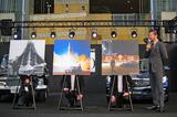 画像: 「SKYLINE TIMELINE STUDIO」で、 歴代スカイラインとデビュー当時の風景などを合成した記念写真を撮ることができる。