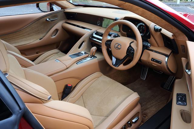 画像: コクピットのデザインも力強い印象。前方視界はよく、その点でも運転がしやすい。