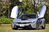 画像: BMWではシザー・ドアと呼ぶ前ヒンジの跳ね上げドア。開けた途端に、まわりの注目度が倍増する!
