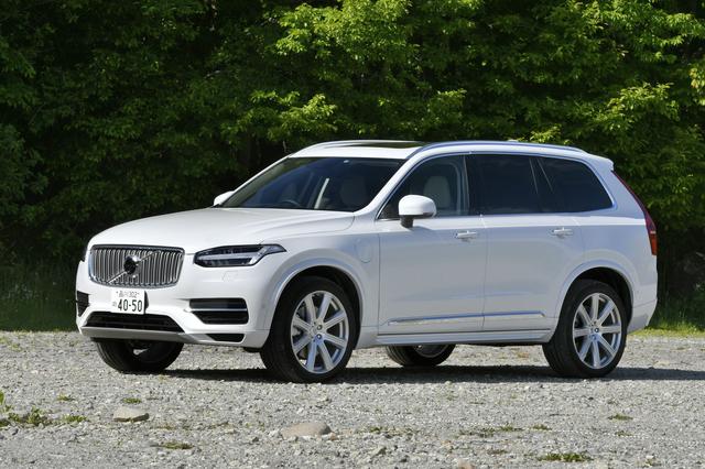 画像: ボルボ XC90 T8 ツインエンジン AWD インスクリプション=全長4950mm、全幅1960mm、全高1760mm(エアサスペンション装着車)、ホイールベース2985mm、トランスミッション=8速AT、ハイブリッド燃料消費率 JC08モード=15.3km/L、価格=10,090,000円