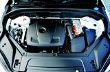 画像: ツインエンジンの名は、2L直4スーパーチャージャー+直噴ターボエンジンと強力な電気モーターを搭載することから付けられている。「T8」は、ラインナップの頂点でありプラグインハイブリッドモデルであることを表している。
