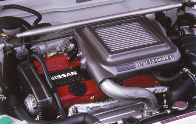 画像: 前期型{写真)は専用チューンが施された1.8ℓ直4ターボのCA18DET型を搭載。後期型には2ℓのSR20DETが搭載されてさらに戦闘力が増している。