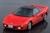 画像: 初代 NSX。基本的なデザインはプロトタイプの NS-X と同じだが、フロントバンパーなどの意匠が異なる。