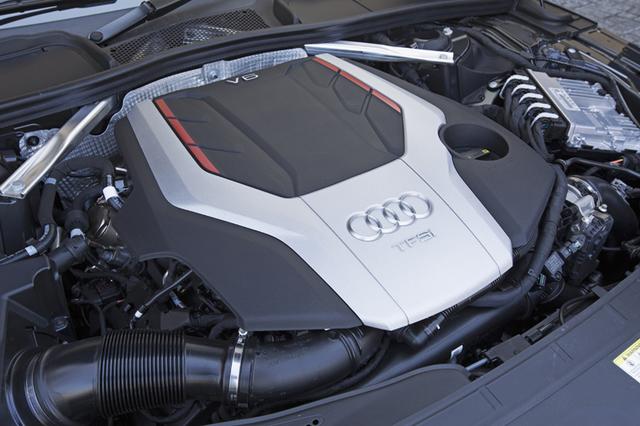 画像: 写真は、最高出力354psの3L V6ターボエンジンを搭載するS5スポーツバック。トランスミッションは8速AT 。S5は全ボディバリエーションに設定される。S5モデルはインテリアも一段とスポーティな雰囲気に仕上げられている。
