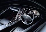 画像: それまでの欧州のスポーツカーとは異なり、乗用車ライクなインパネデザインを採用。