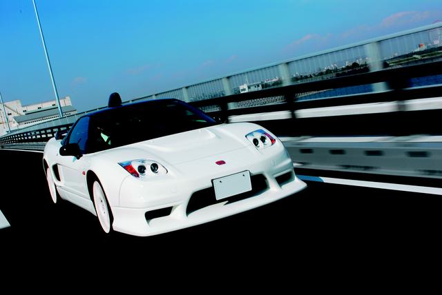画像: こちらが NSX-R GT。ノーマル比で全長は+180mm、全幅は+90mmも拡大されている。