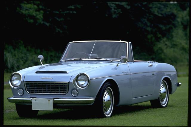 画像: このクルマが出た当時はフェアレディは日産ではなく、ダットサン フェアレディ 1500という車名でした。