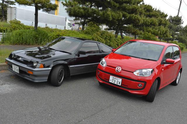 画像: 考えてみれば、このCR-X Siは今から30年前のクルマである。コンパクトカーといえども、現代のアップ!は大きくなっているのだなということも実感させられた。さて今回は、稼動日数は少なかったが走行距離は充実した値となった。複数ドライバーの運転だが燃費も伸びて、これまでで最高の値を記録した。ちょっと気になる点としては、ギアシフトの操作をしてもギアが入っていないことがまた何度かあったこと。近々、点検してもらうつもりだ。