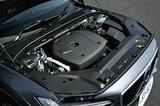 画像: T5が採用する2L直4ターボエンジン。これに4WDシステムが組み合わされJC08モード燃費は12.9km/L。