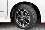 画像: ノートeパワーNISMO専用となるYOKOHAMA DNA S.driveタイヤ&16インチアルミホイール。