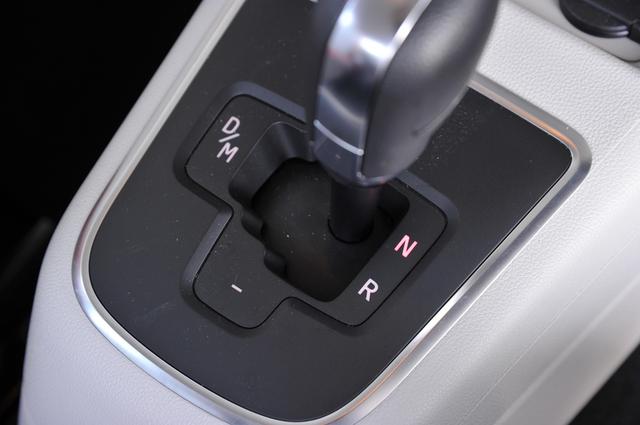 画像: Pポジションはないので、駐車時などはNに入れておくのではなくて、DあるいはRに入れておくのが正しい操作方法。