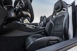 画像: メルセデスのオープンモデルらしくAMGパフォーマンスシートにはエアスカーフやベンチレーション機能も用意。
