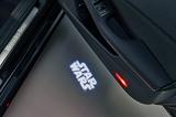 画像: ドアを開けると、足下に「STAR WARS」のロゴが…。