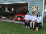 画像: おぎやはぎの二人が「西海岸をイメージした」という夢のガレージ。展示内容は、3・4日と5・6日では変更される。