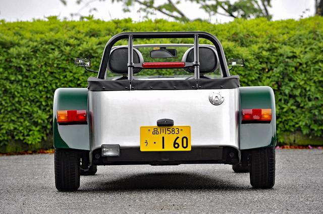 画像: スズキ・エブリィのリアアクスルを使い、フェンダーの幅を狭めて軽自動車の規格におさめている。
