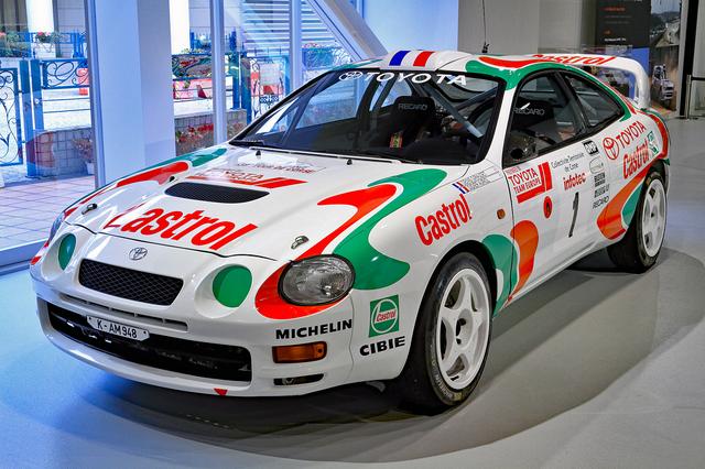 画像: 展示車両はレプリカ。ノーマルでは異形丸形4灯ヘッドランプだが、ラリー仕様では内側のランプは外されていた。