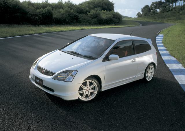 画像: 2代目シビック タイプR(EP3)は2001年12月にデビュー。2L i-VTEC(K20A)を搭載。