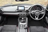 画像: ロードスターRFのインテリア。MAZDA CONNECTは全車標準装備となる。ナビはオプションのナビ用SDカードPLUSで機能させる。