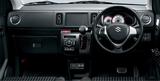 画像: AGS( 5速AMT)車はインパネからシフトレバーが伸びている。