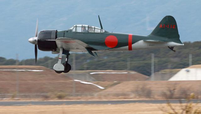 画像: 以前に紹介したDC-3や、この零戦が飛ぶ姿を見られるのは貴重な機会だ!