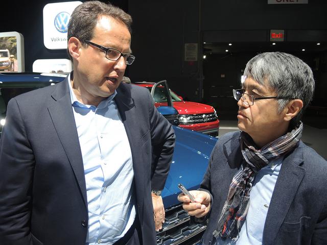 画像: 「北米市場にマッチしたクルマ」と語るフォルクスワーゲン北アメリカのヒンリッヒ・ヴェッブケン社長。
