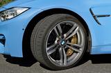 画像: タイヤは前後異サイズのミシュラン・パイロットスーパースポーツ。最新モデルは19インチになる。
