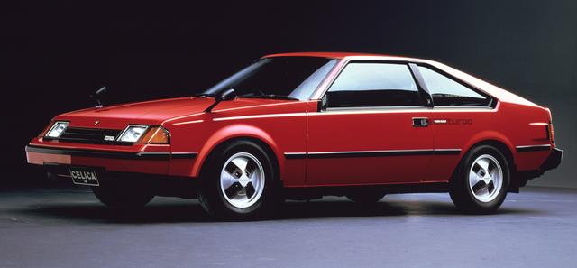 画像: 3代目セリカ(A60系)は1981年7月にデビュー。ボディタイプはノッチバッククーペとリフトバック(写真)。ポップアップ式のヘッドランプから通称「ヒラメ」と呼ばれた。