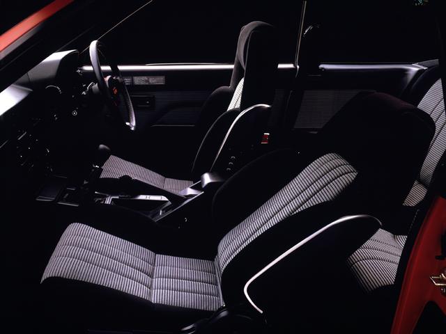 画像: インテリアもスポーティ。上位車としてセリカXXも発売されていたが、それと比べてもクオリティに遜色はなかった。