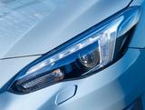 画像: XV のヘッドライトもホークアイ。ウインカーをヘッドライトユニットの外に配置することで、ヘッドランプの眼力を強く演出。