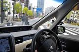画像: Aピラーに備わる三角窓は、右左折時に死角を減らしてくれる。けっこうポイントの高い装備だ。