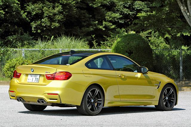 画像: M4はトランクリッドがスポイラー形状となっている。最新モデルでリアコンビランプはLED(M3は従来から)となる。