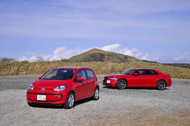 画像: メインカットは2015年最後の取材となったクライスラー300Sとのツーショット。この日は快晴で風もなく、とても真冬の取材とは思えなかった。スタッドレスタイヤを装着していると、よほどのことがない限り天候や気温の変化に安心して対応できるので、自然と心構えに余裕が生まれる。雪が降ったら走らないというのもひとつの考え方だが、クルマで移動する自由度を保ちたいと考えているのなら、やはりスタッドレスタイヤを用意しておくべきだろう。