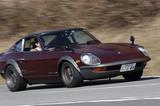 画像: このモデルはS30改240ZG仕様。バンパーとスポイラー一体型の「エアロダイナ・ノーズ(通称Gノーズ)を備える。