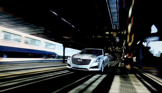 画像: キャデラックが誇るミドルサイズラグジュアリーセダン、CTS。ライバルは、いわゆるプレミアムEセグメントの強豪モデルたちとなる。アクティブオンデマンドAWDシステム搭載など、魅力ある装備が与えられている。